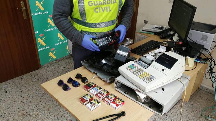 Prenden fuego a un ciclomotor en un garaje de Vilagarcía