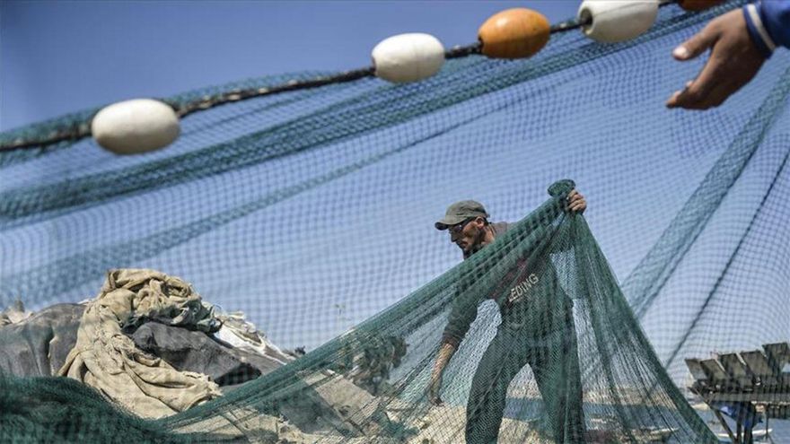 Denuncian que Marruecos sigue permitiendo las redes ilegales de pesca al sur de España