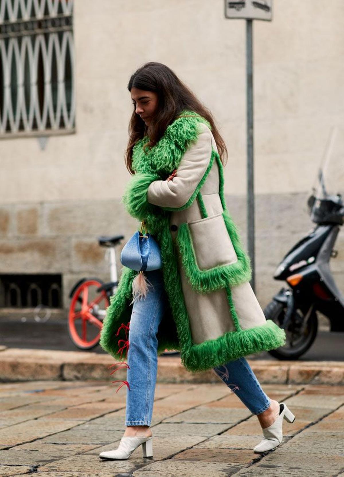 Street style de Milán: colores muy vivos