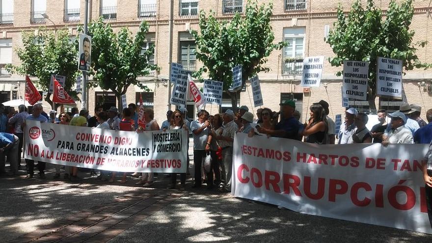 Los manifestantes en la puerta de San Esteban