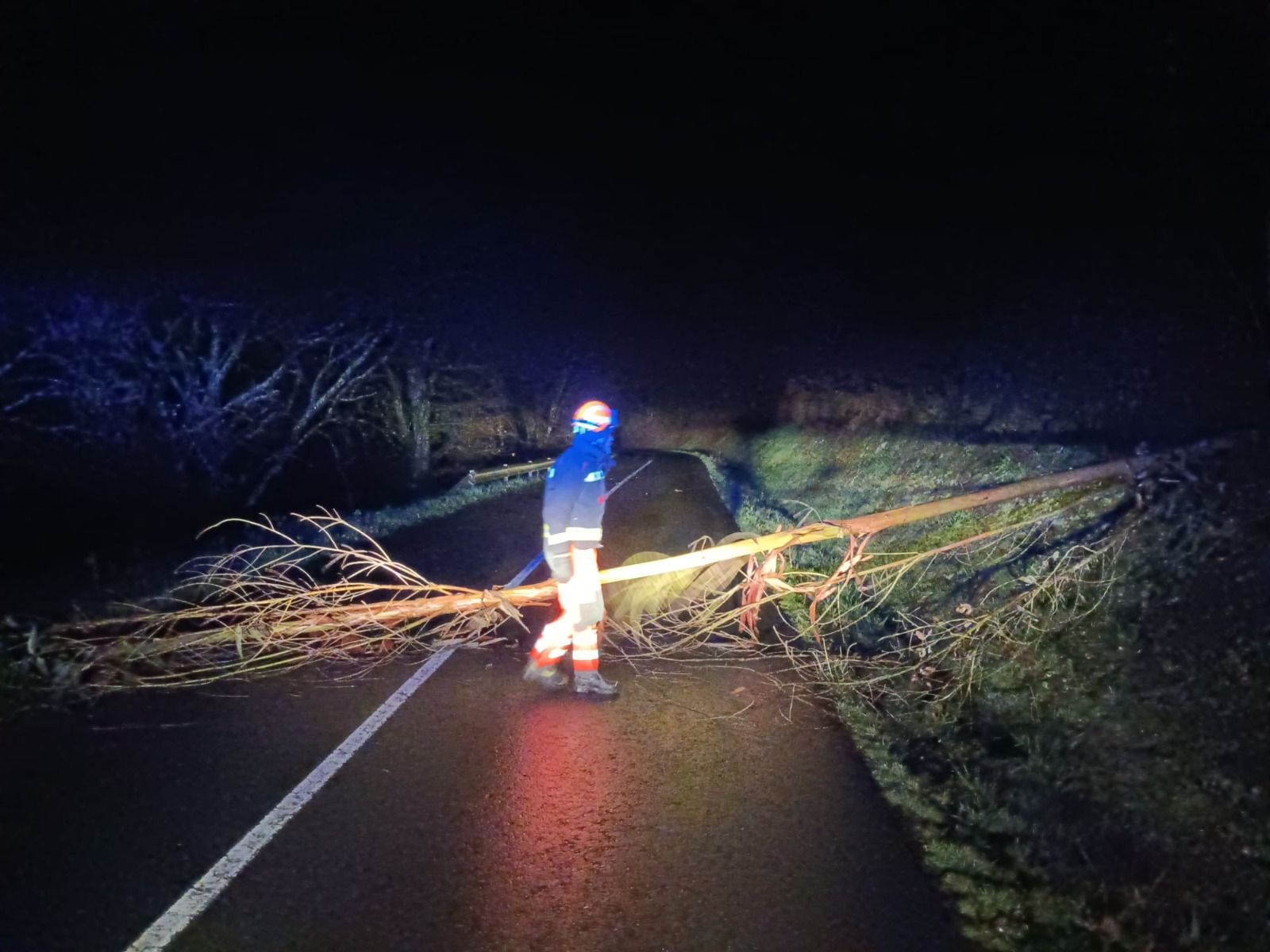 Reguero de incidencias en Lalín por el temporal