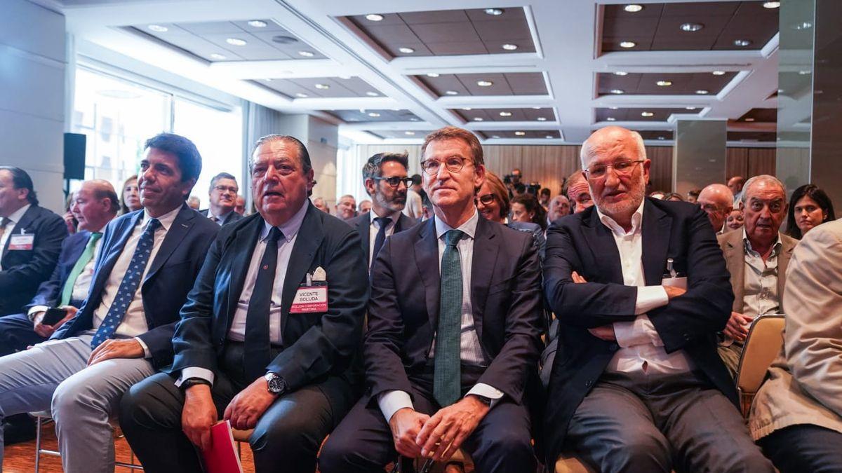 Feijóo junto a Juan Roig y Vicente Boluda en Valencia.