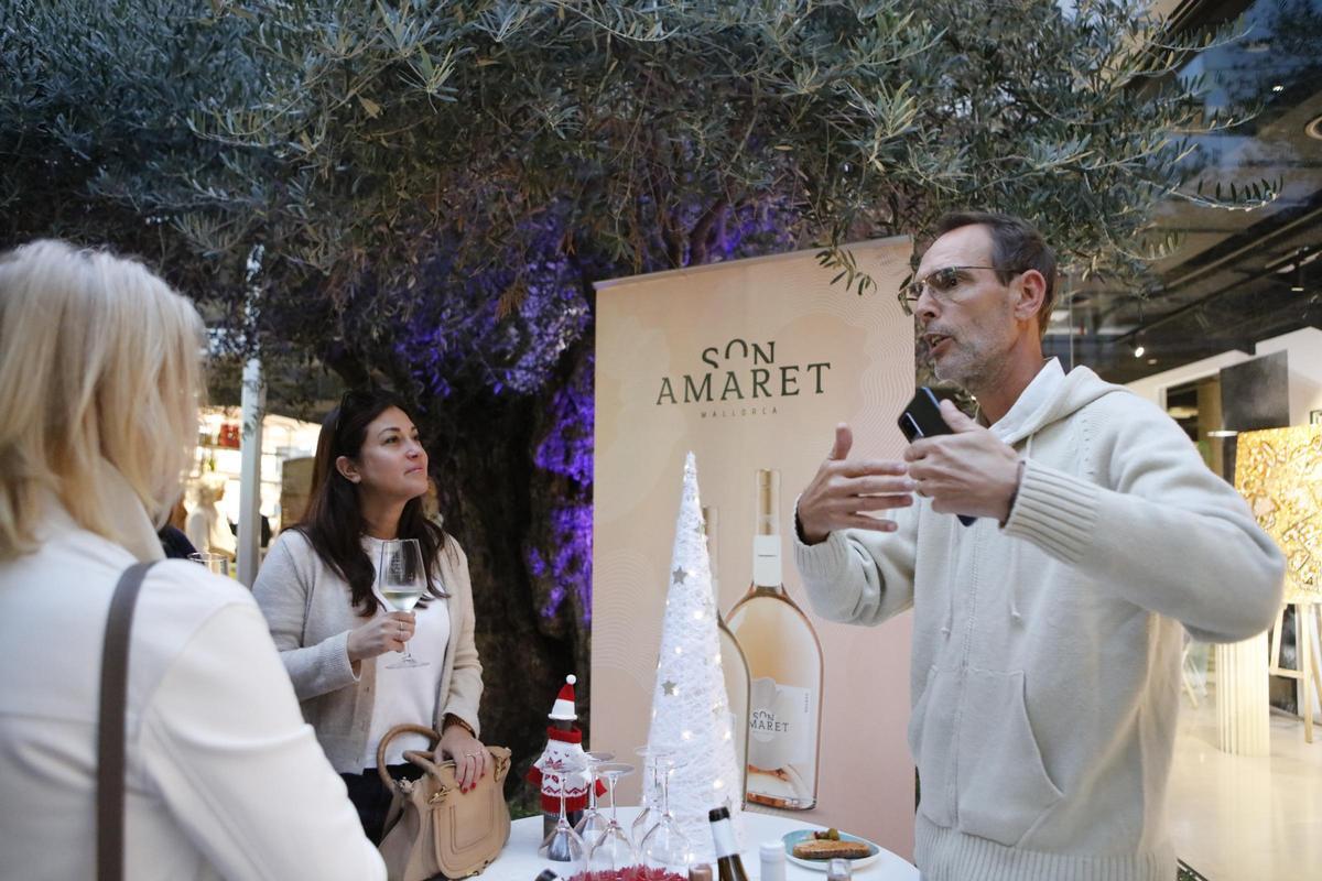 Weinstand im Innenhof von Bodega Son Amaret.