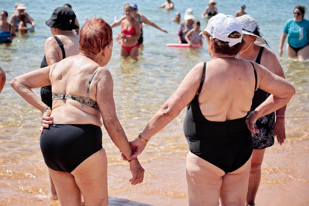 Olimpiadas Playeras en la playa de Las Teresitas por el Día de Los Abuelos y Abuelas Olimpiadas Playeras en la playa de Las Teresitas por el Día de Los Abuelos y Abuelas