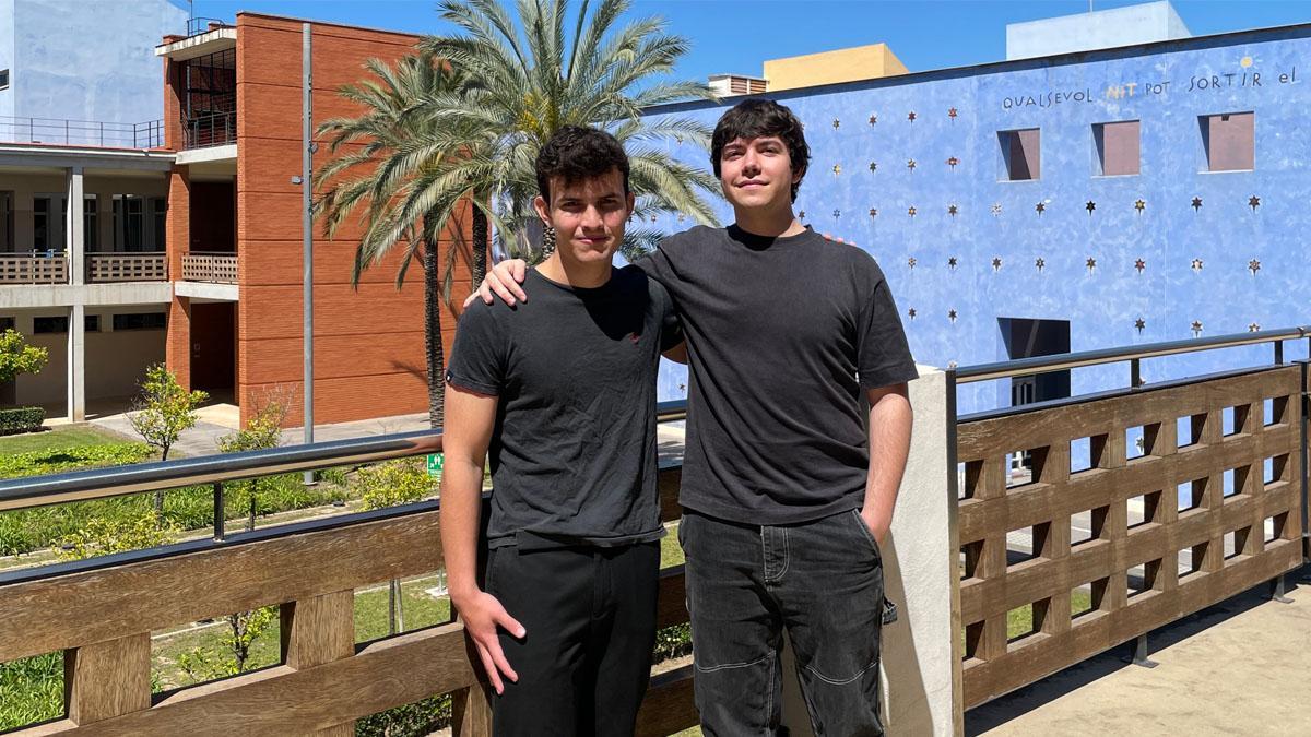 Renato Kafure y Mario Climent, en el Campus de Gandia. Falta en la imagen ZhangTian Liang.