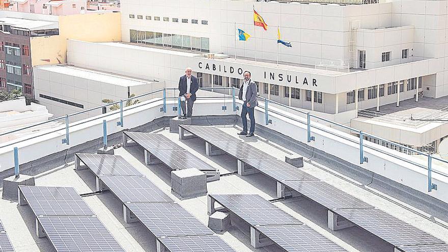 El Cabildo instala paneles  solares en las azoteas de la Casa Palacio y edificio Cristal