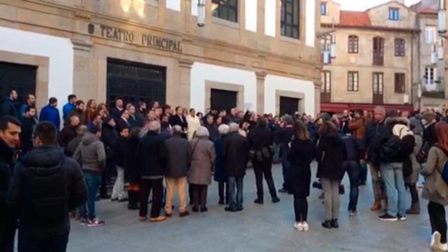 Minuto de silencio en Pontevedra tras la muerte de la joven apuñalada en Vigo