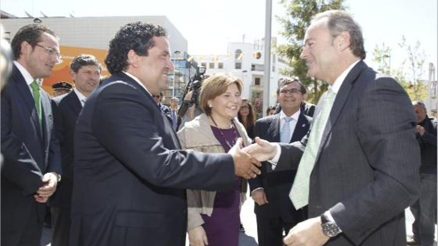 Javier Moliner y Alberto Fabra en el acto de inauguración del nuevo Ayuntamiento de Almassora.