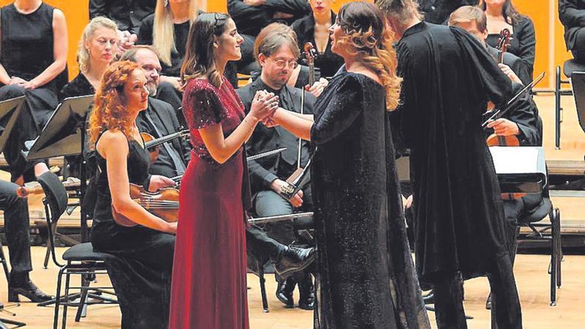 Ana Vieira Leite y Sonya Yoncheva, durante el concierto.