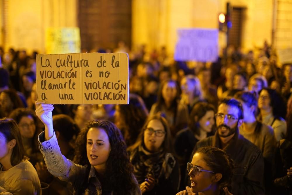 Protesta feminista contra la sentencia de la manada de Manresa en València