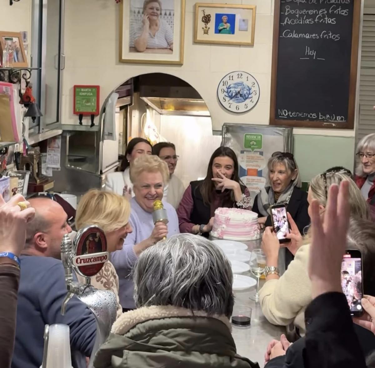 Celebración del 40 aniversario del bar 'Kiko de la Chari' de Sevilla