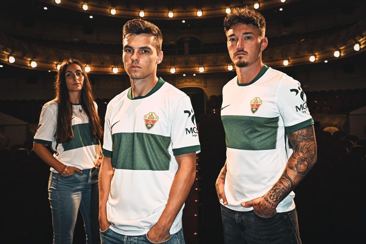 Sara Micó, Febas y Josan con la nueva camiseta.
