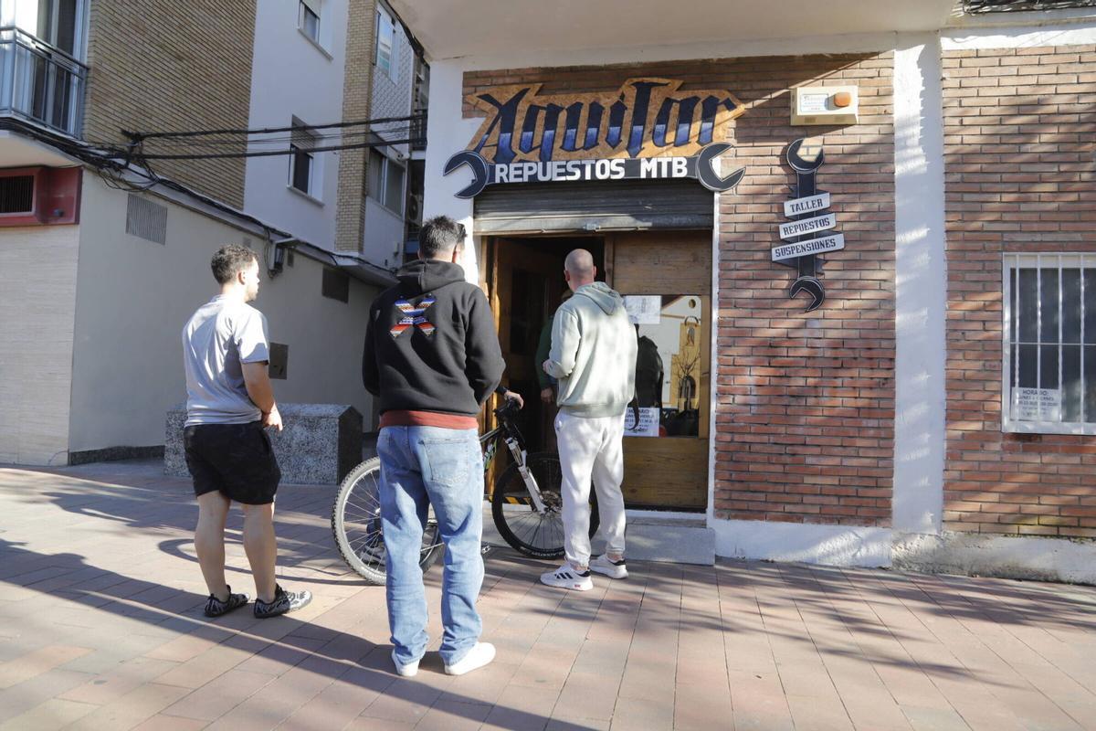 A.J.González Córdoba Tienda de Juan Francisco Aguilar fallecido en Trassierra