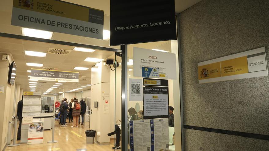 Conseguir una cita para tramitar el paro es misión imposible en Alicante