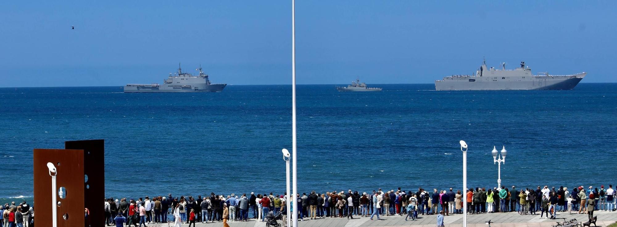 EN IMÁGENES: Así fue la revista naval  del Rey Felipe VI y la exhibición aérea en Gijón por el Día de las Fuerzas Armadas