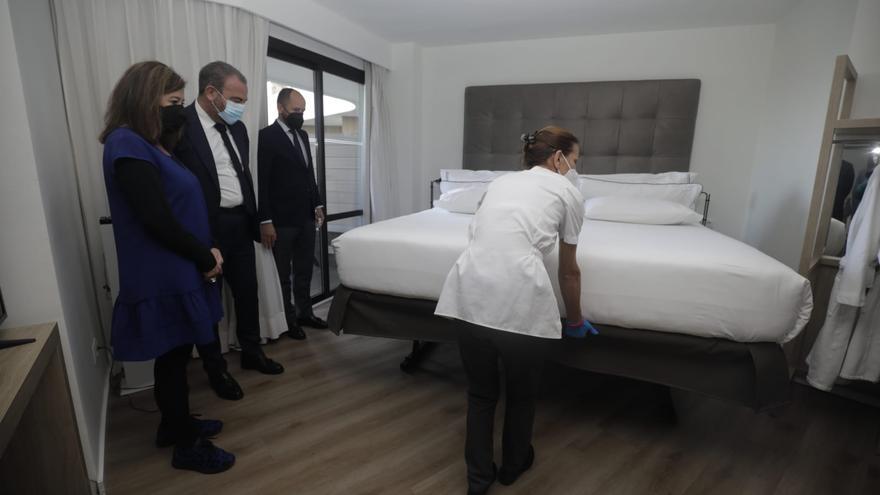 Ley turismo Baleares kellys | Las camas elevables reducirán un 50 % los  accidentes laborales de las 'kellys'
