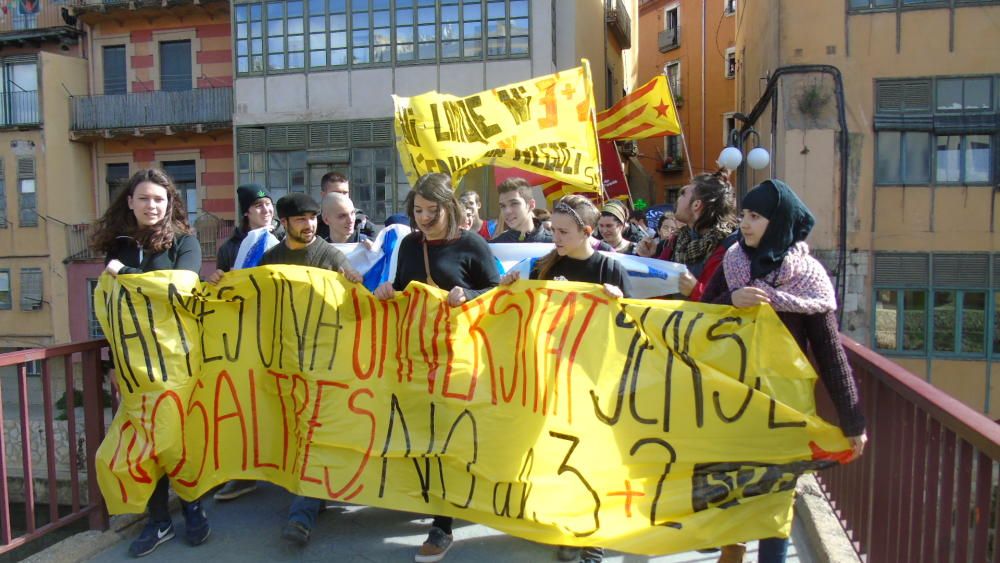 Manifestació 3+2 dels estudiants gironins