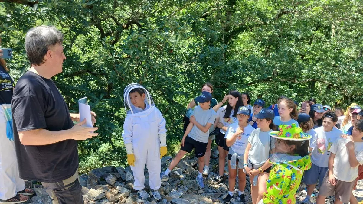El pueblo más remoto de Ibias, el único habitado en el corazón de Muniellos, se llena de niños gracias a este proyecto educativo