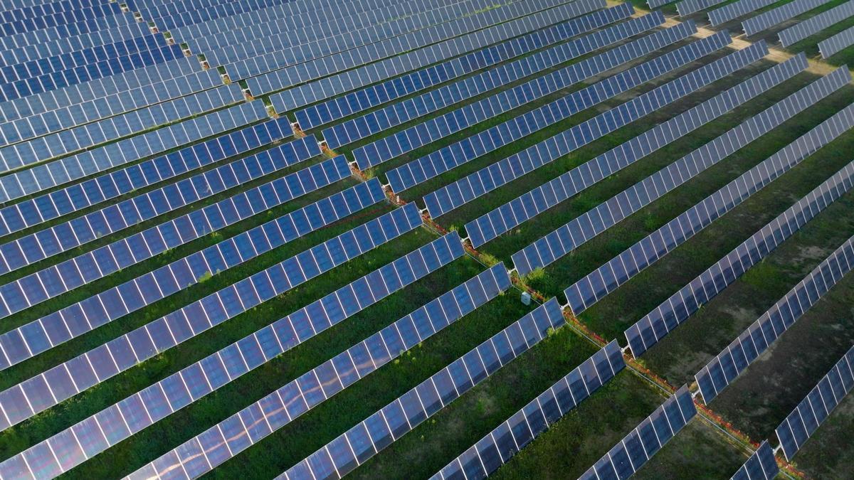 Imagen de archivo de una planta solar.