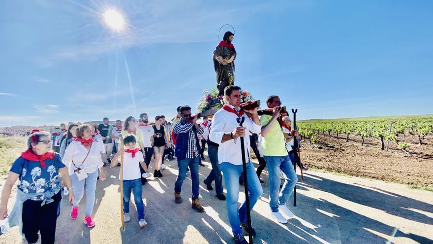 Más de 5.000 romeros completan el camino de San Marcos en la romería de Almendralejo