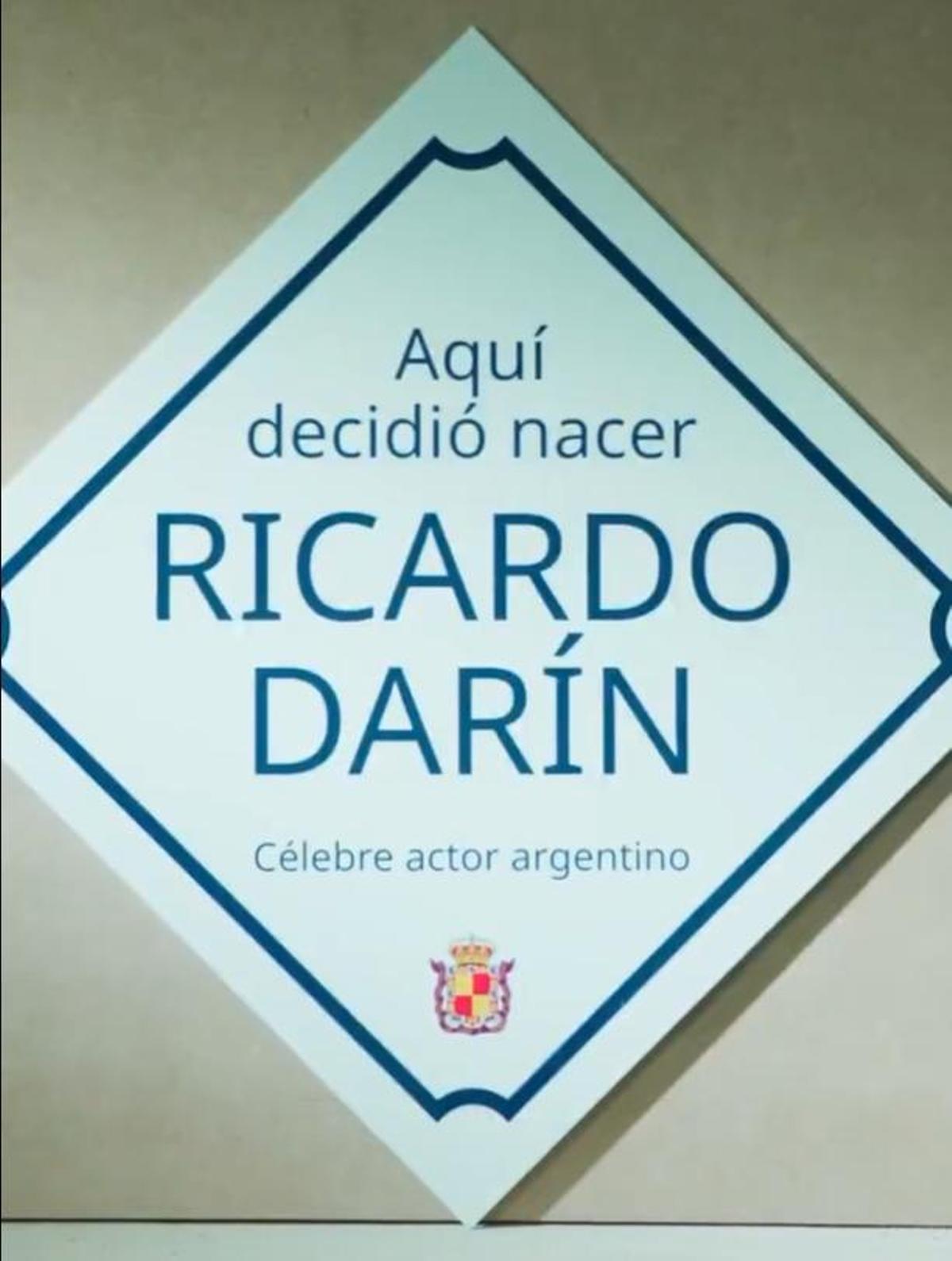 La placa conmemorativa por el nacimiento de Ricardo Darín