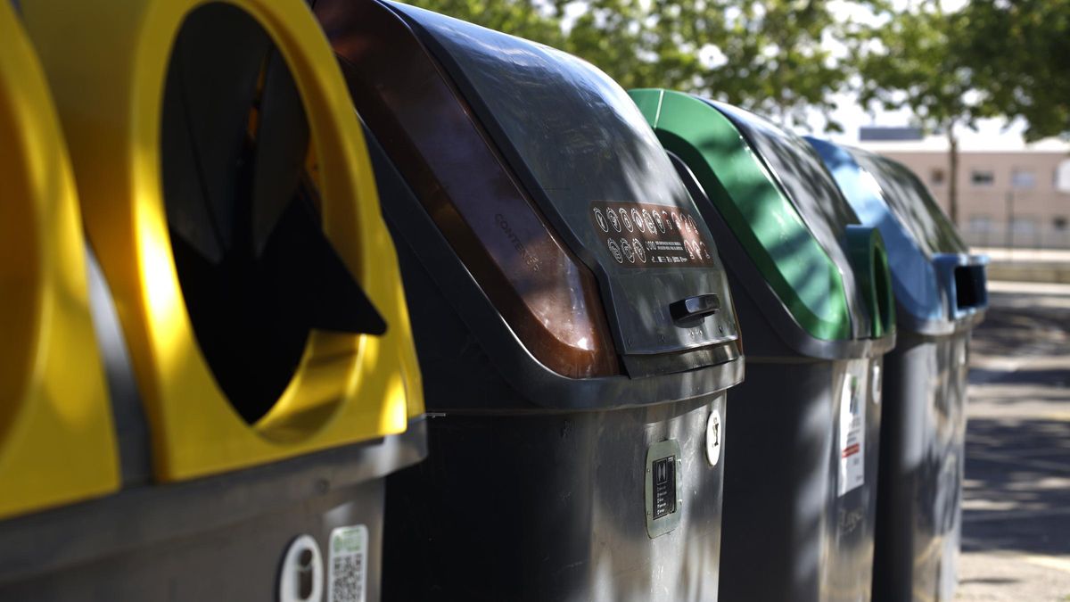 Servicios de recogidda de residuos urbanos, basura orgánica, vidrio, plástico y papel-cartón.