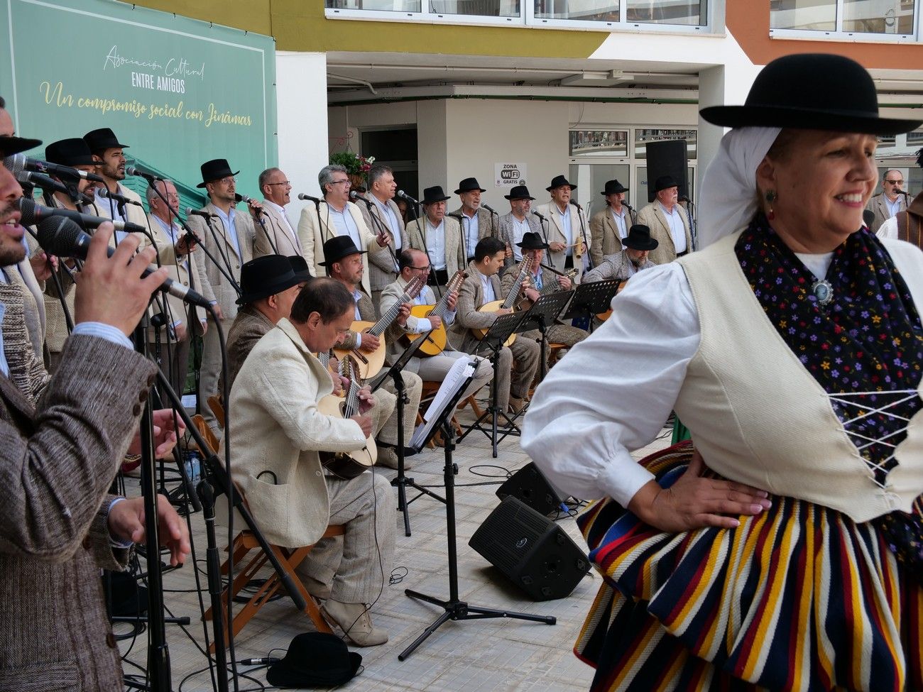 Carolina Darias inaugura la sala 'Los Gofiones' del Centro Cívico de Jinámar