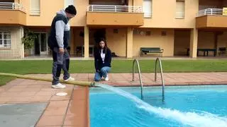 Omplen piscines amb aigua de mar captada des d'un vaixell a l'Alt Empordà per adaptar-se a la sequera