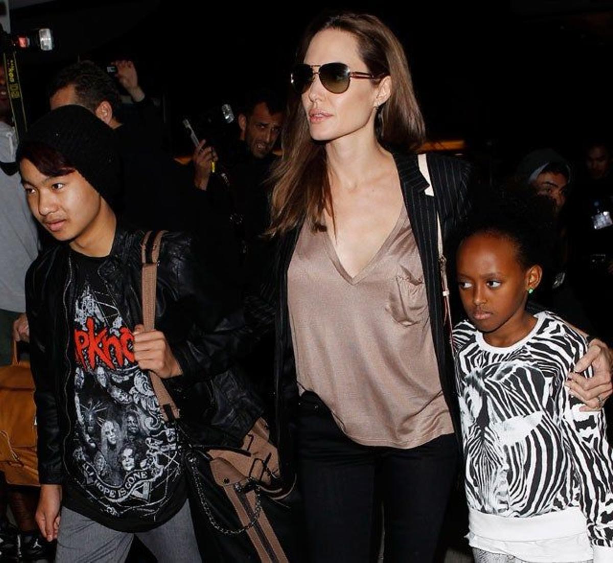 Angelina Jolie con Maddox y Zahara