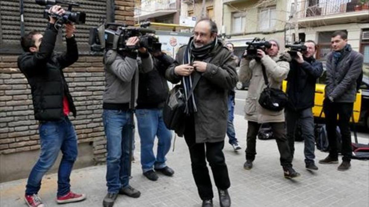 Antonio Baños, ayer, a su llegada al consejo político de la CUP.