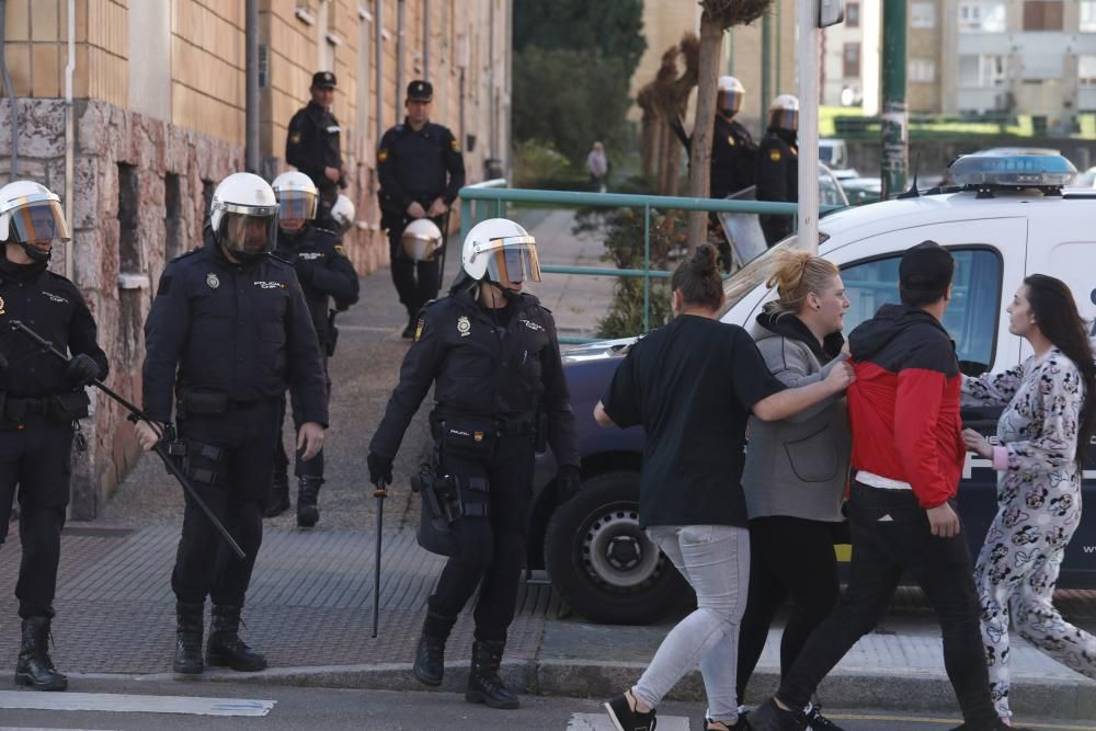 Despliegue policial en Avilés: Veinte agentes detienen a cuatro personas en una operación antidroga