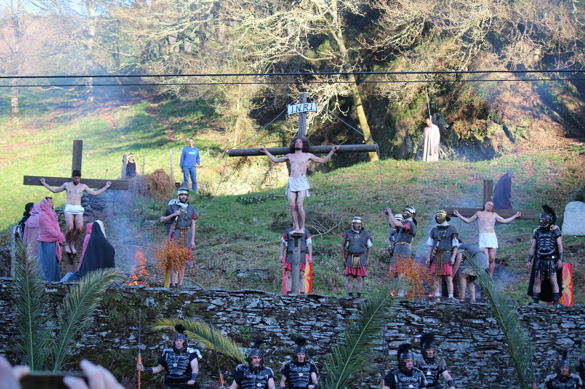 Así es el espectacular vía crucis viviente de Villanueva de Oscos