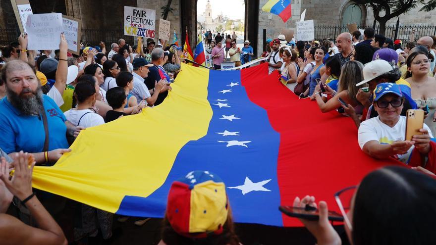 Decenas de personas protestan en València por el presunto fraude electoral en Venezuela