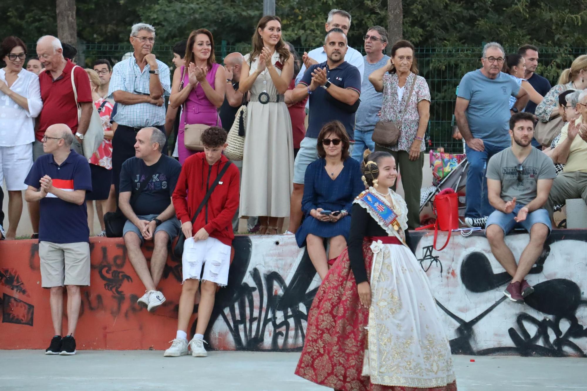 Las fallas de Camins al Grau izan la Senyera