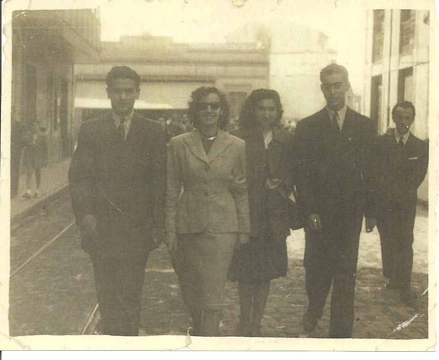 1948 con Margarita y unos amigos en Avil�s.jpg