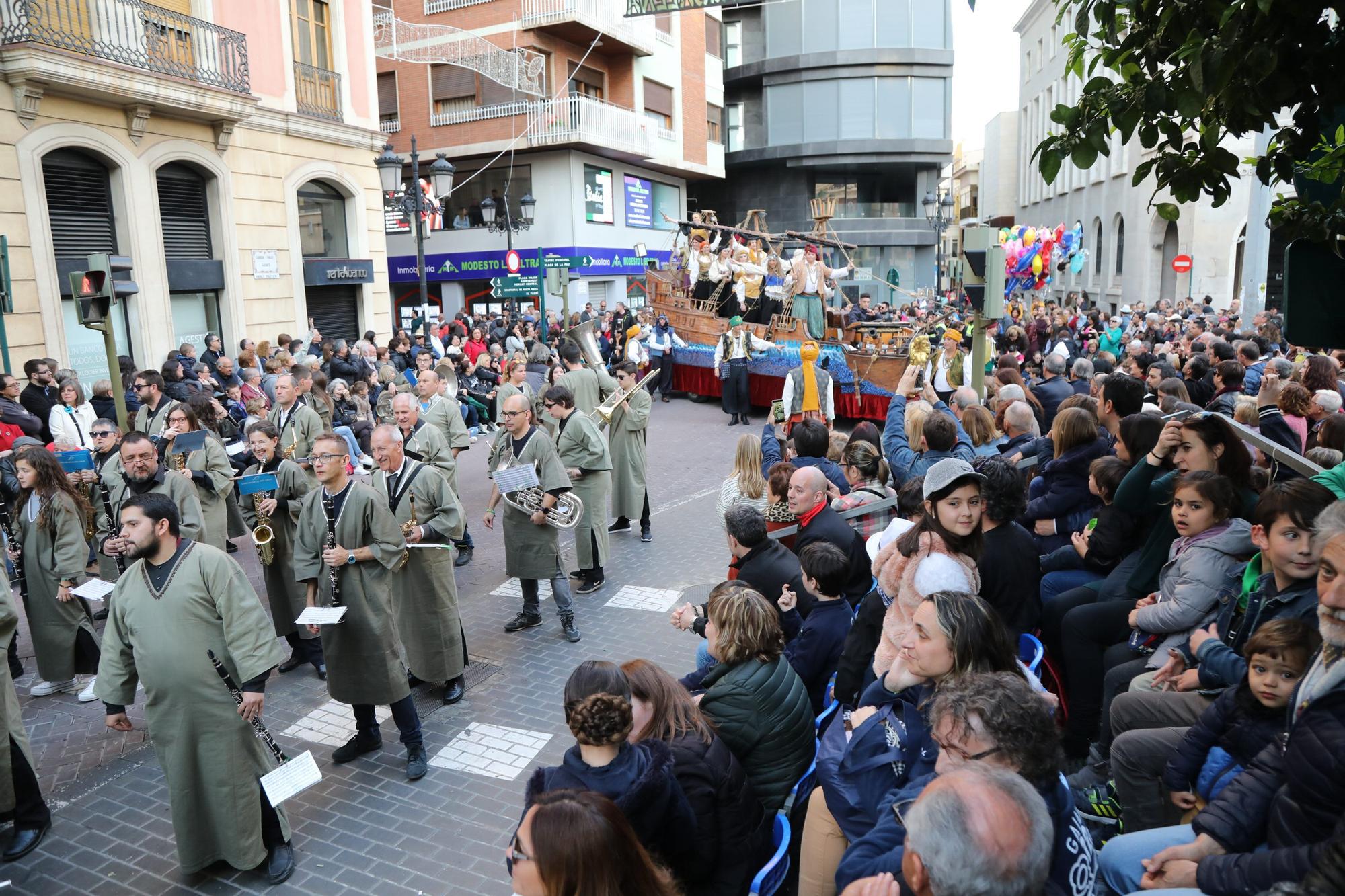 El Pregó a su paso por la plaza de la Paz y calle Gasset.