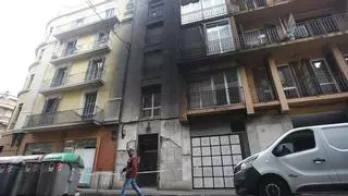 Eliminen uns contenidors del carrer Lorenzana perquè, en cas, de foc eren massa a prop dels edificis