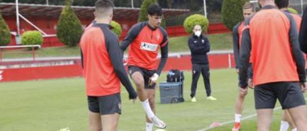 Pablo Pérez, durante un ejercicio del entrenamiento de ayer.