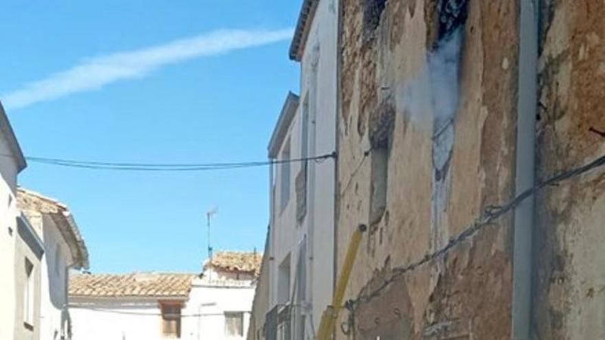 Incendio en Tírig: El fuego calcina por completo la planta baja de una vivienda unifamiliar
