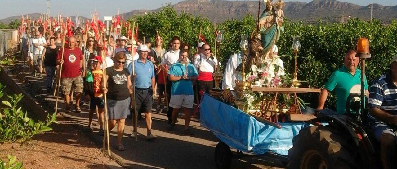 La Romería de Benicalaf llena Les Valls de cánticos y de historia