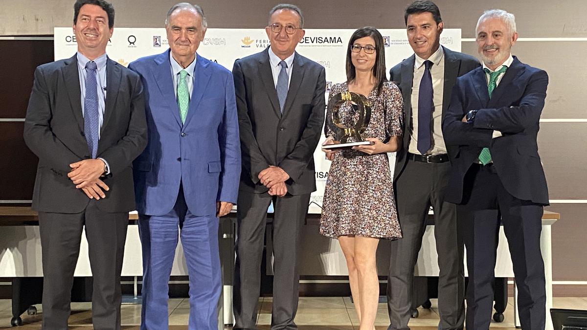 Una representación de Akcoat recogió el pasado martes el galardón Alfa de Oro 2022 en Feria Valencia.