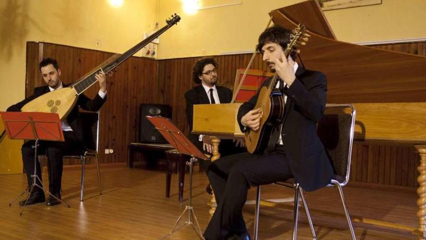 Los miembros de &quot;Forma Antiqva&quot;, durante el último concierto que ofrecieron en Langreo, en 2012.