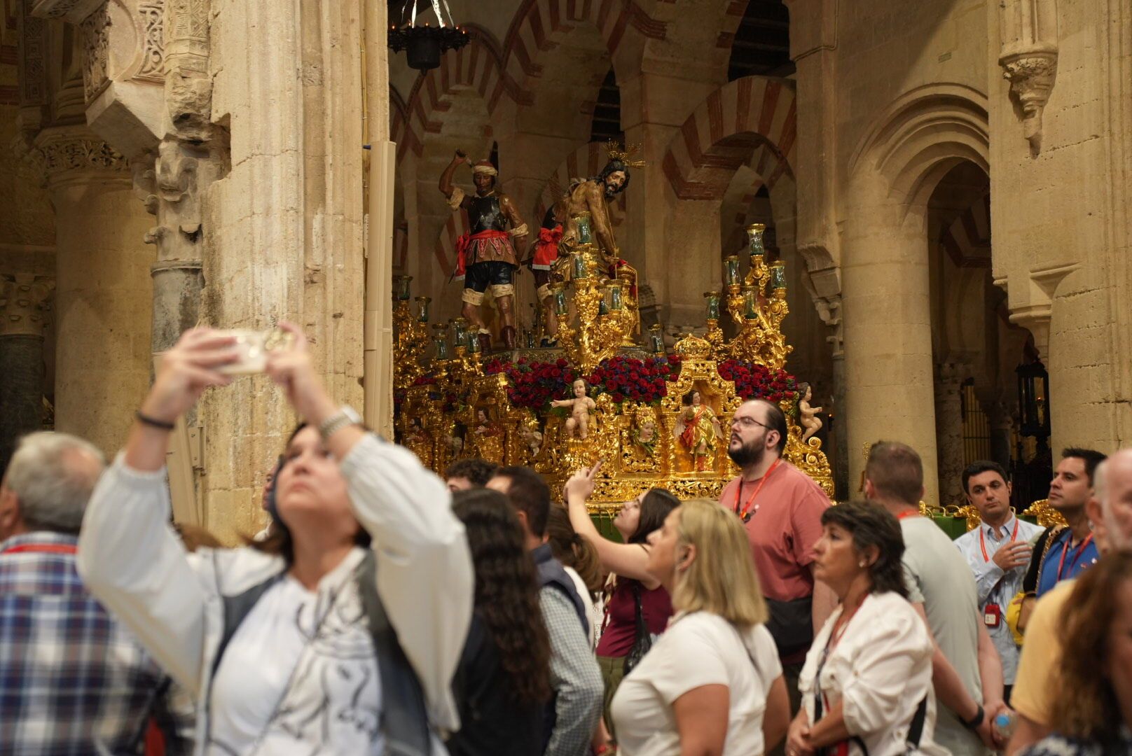 La imágenes del Magno Vía Crucis expuestas en la Mezquita Catedral
