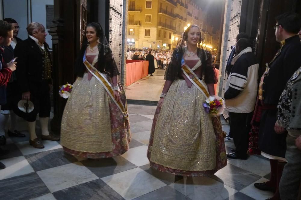 Así desfiló Alicia Moreno y la corte de honor