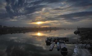 Sortida del sol al riu Ob a prop de la ciutat de Novossibirsk, a uns 2.800 quilòmetres a l’est de Moscou (Rússia).