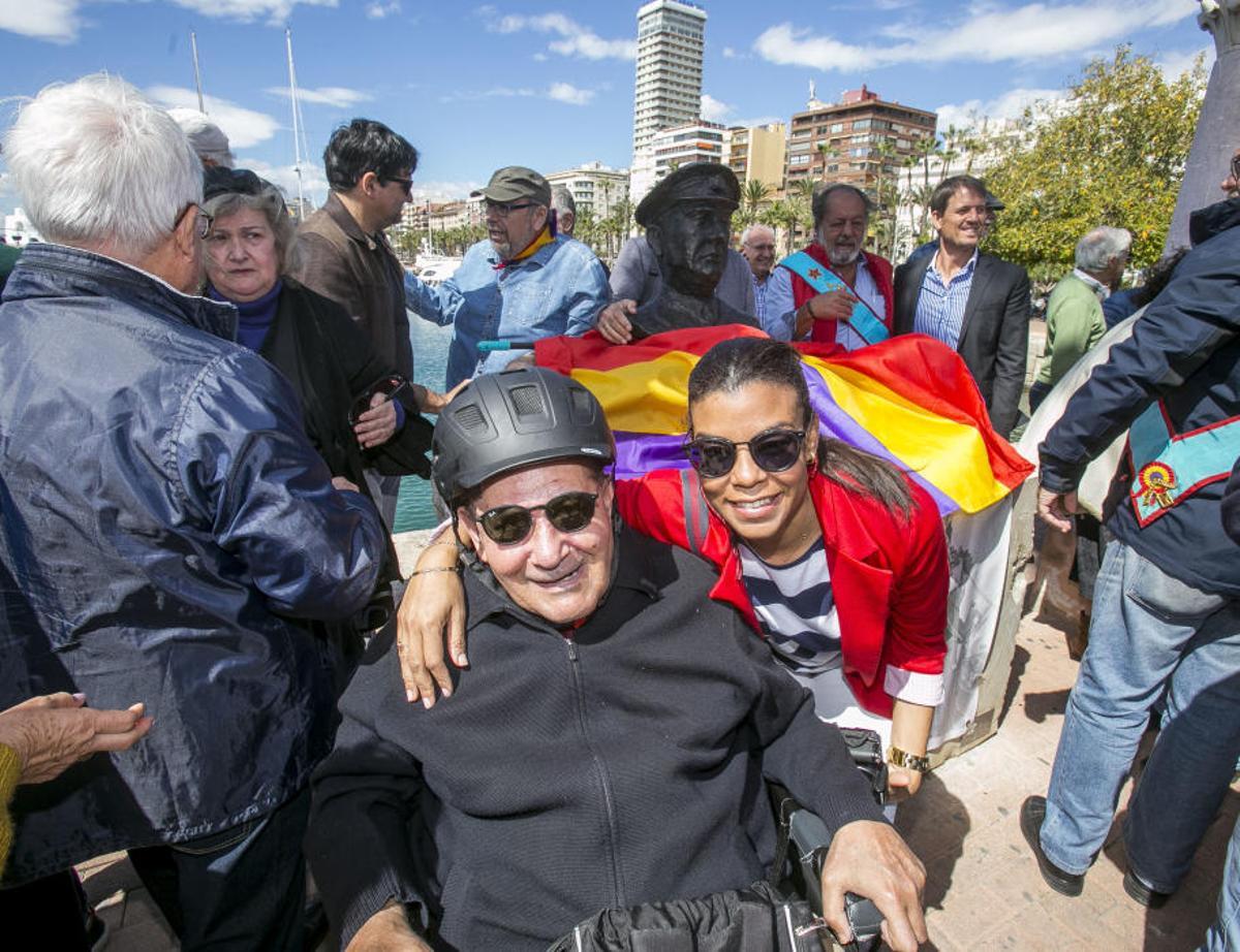 Homenaje al capitán del buque Stanbrook que permitió en 1939 salir de Alicante a miles de republicanos
