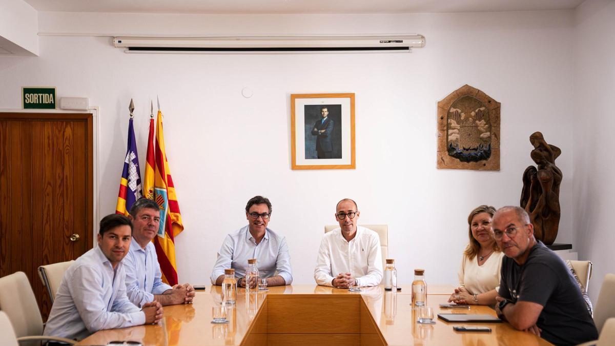 Los asistentes a la reunión mantenida este jueves en la sede del Consell de Formentera en Sant Francesc