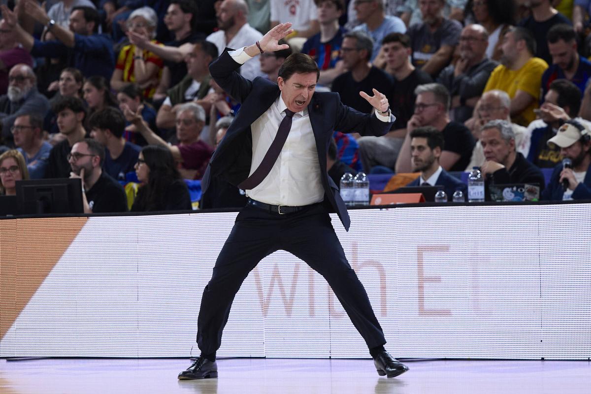 Xavi Pascual reacciona enfadado en una fase del partido.