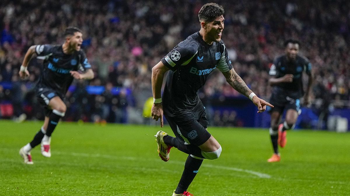 Piero Hincapie celebra su gol durante el partido de Champions League entre Atlético de Madrid y Bayer Leverkusen