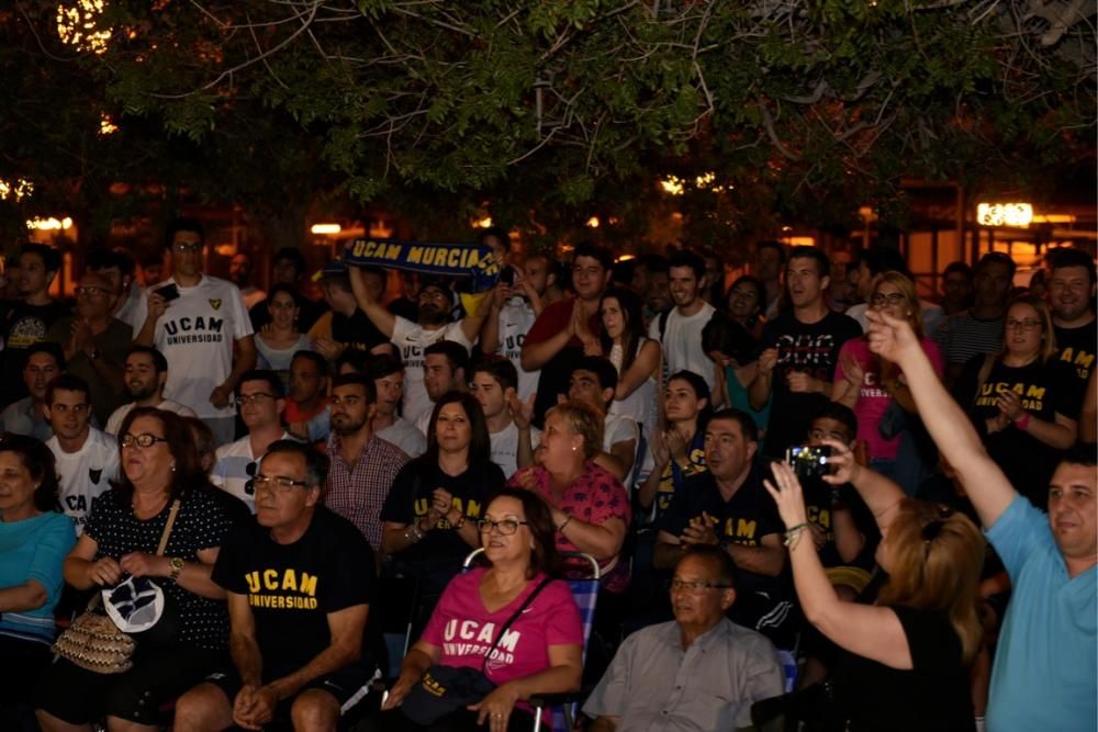 Los aficionados del UCAM lo celebran desde la universidad